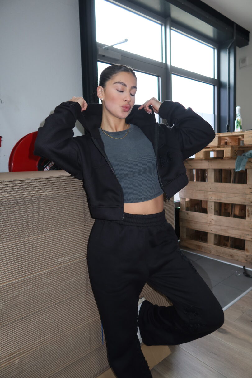 PRIORITY: FRIENDS & FAMILY TRACKSUIT - BLACK - Image 17