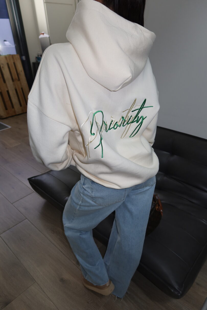 PRIORITY SIGNATURE HOODIE - CRÈME - Image 5