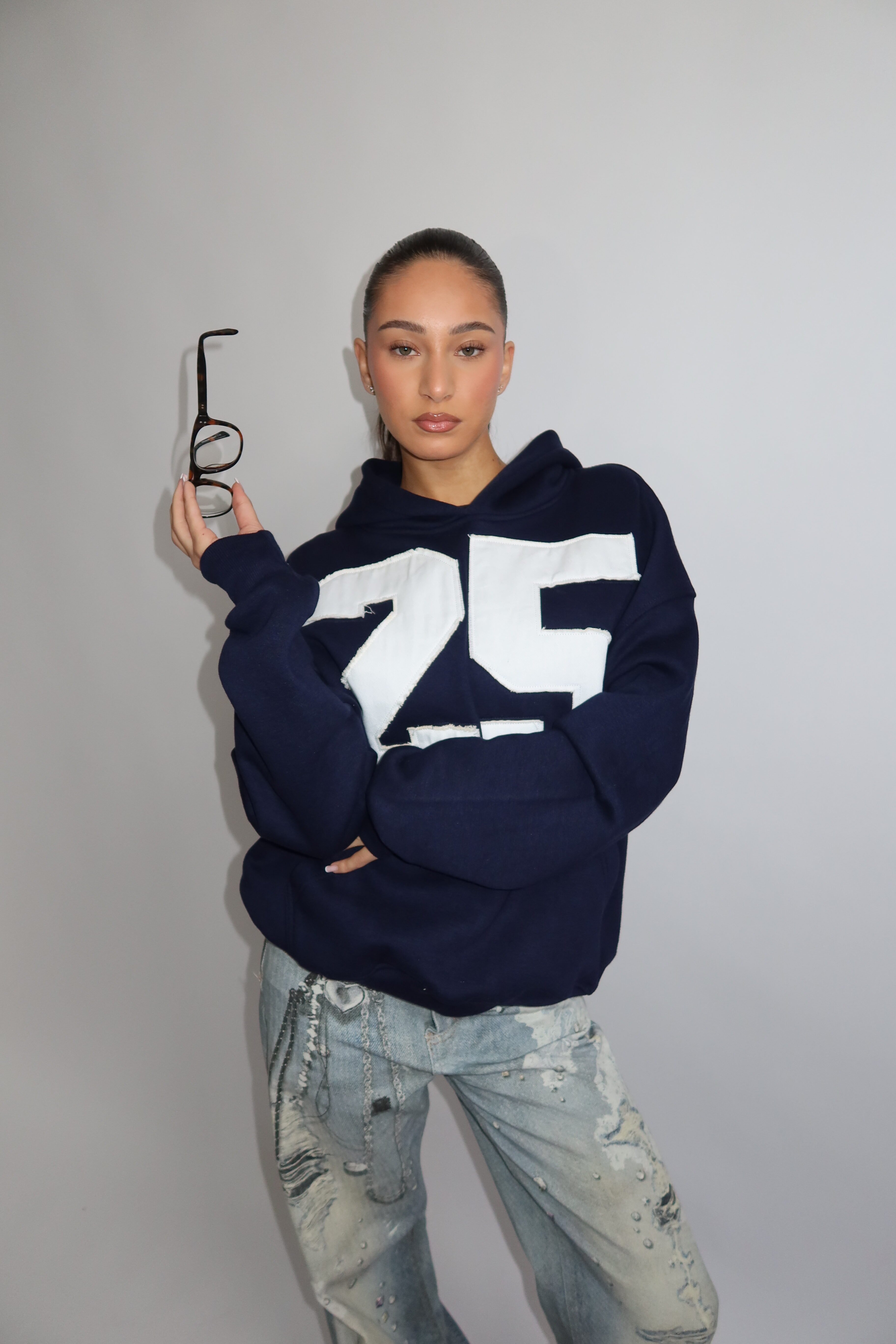 AW25 - PRIORITY ICONIC 25 HOODIE - NAVY - Image 3