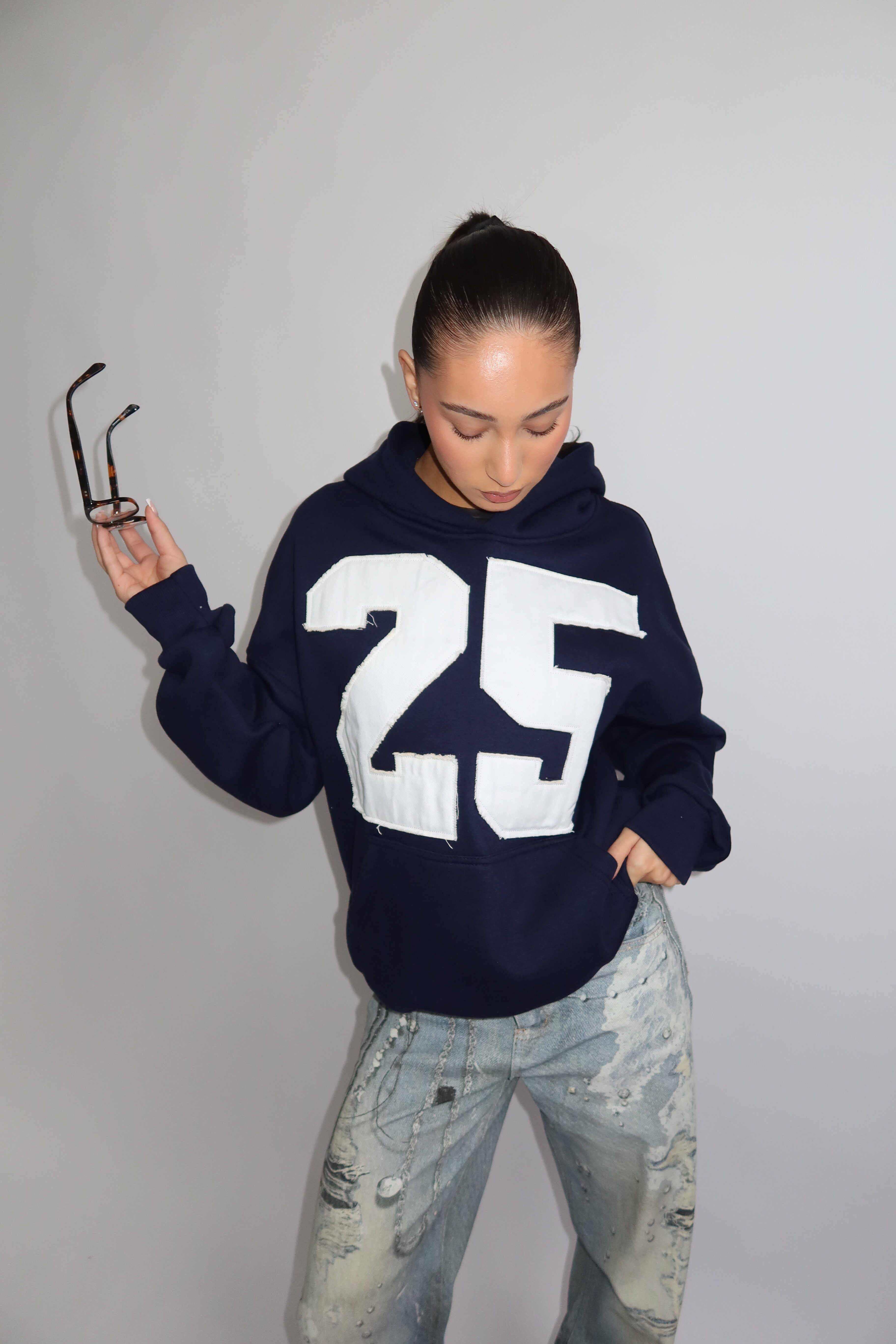 AW25 - PRIORITY ICONIC 25 HOODIE - NAVY - Image 11