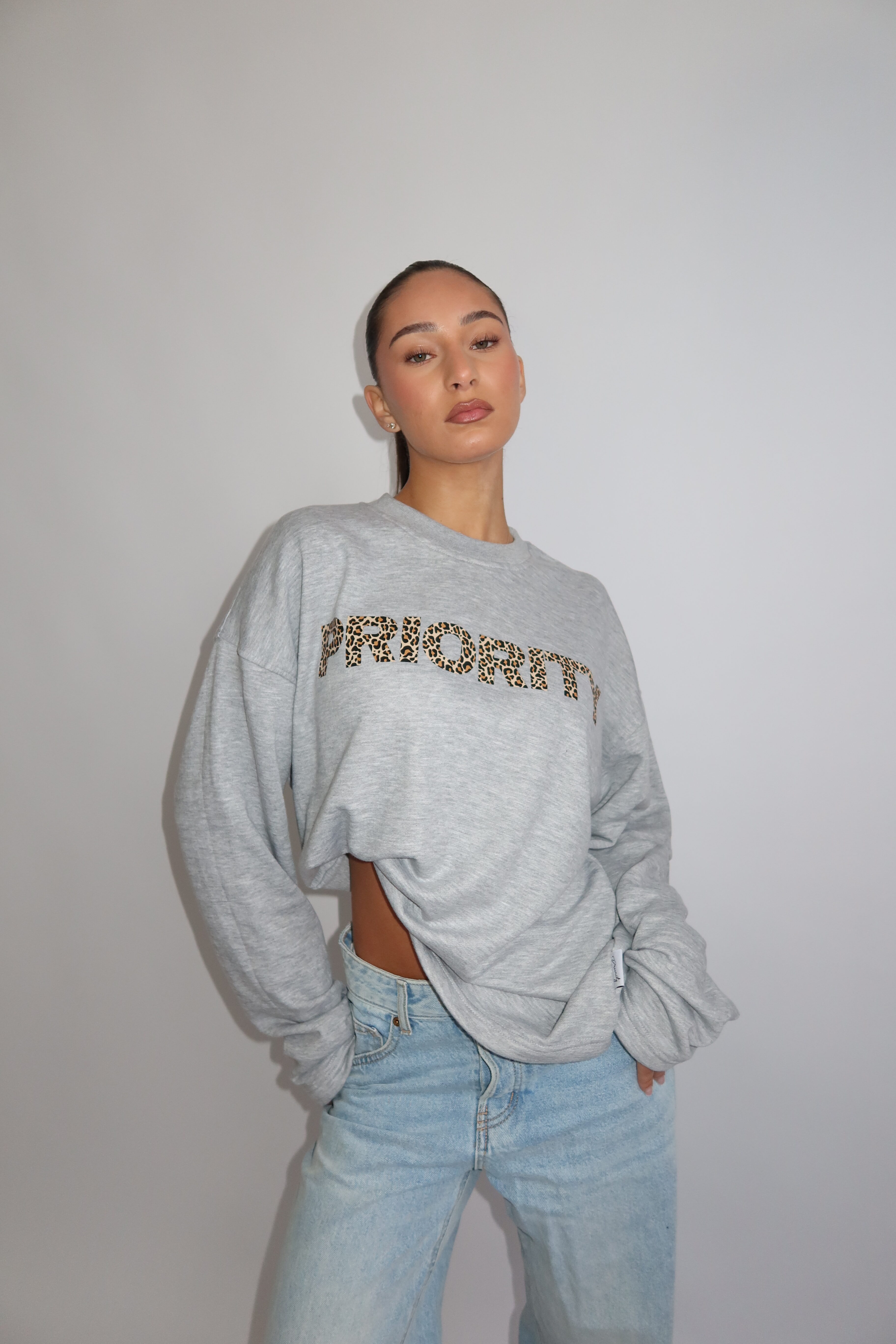 AW25 - PRIORITY LEOPARD PRINT LONGSLEEVE - MARL GRAY - Image 8