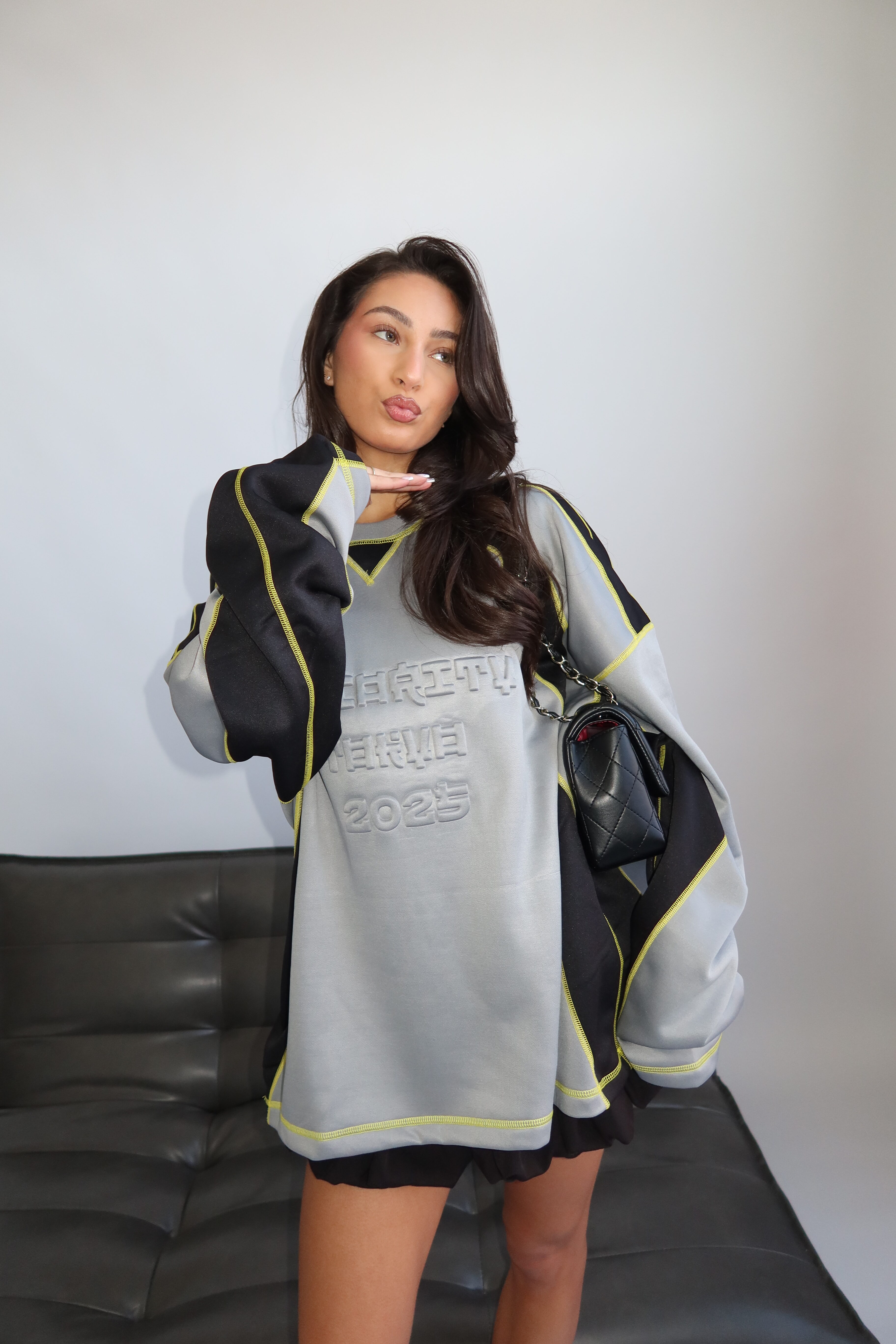 AW25 - TOKYO IN PRIORITY - EMBOSSED LONGSLEEVE WITH STITCHES - GRAY - Image 6