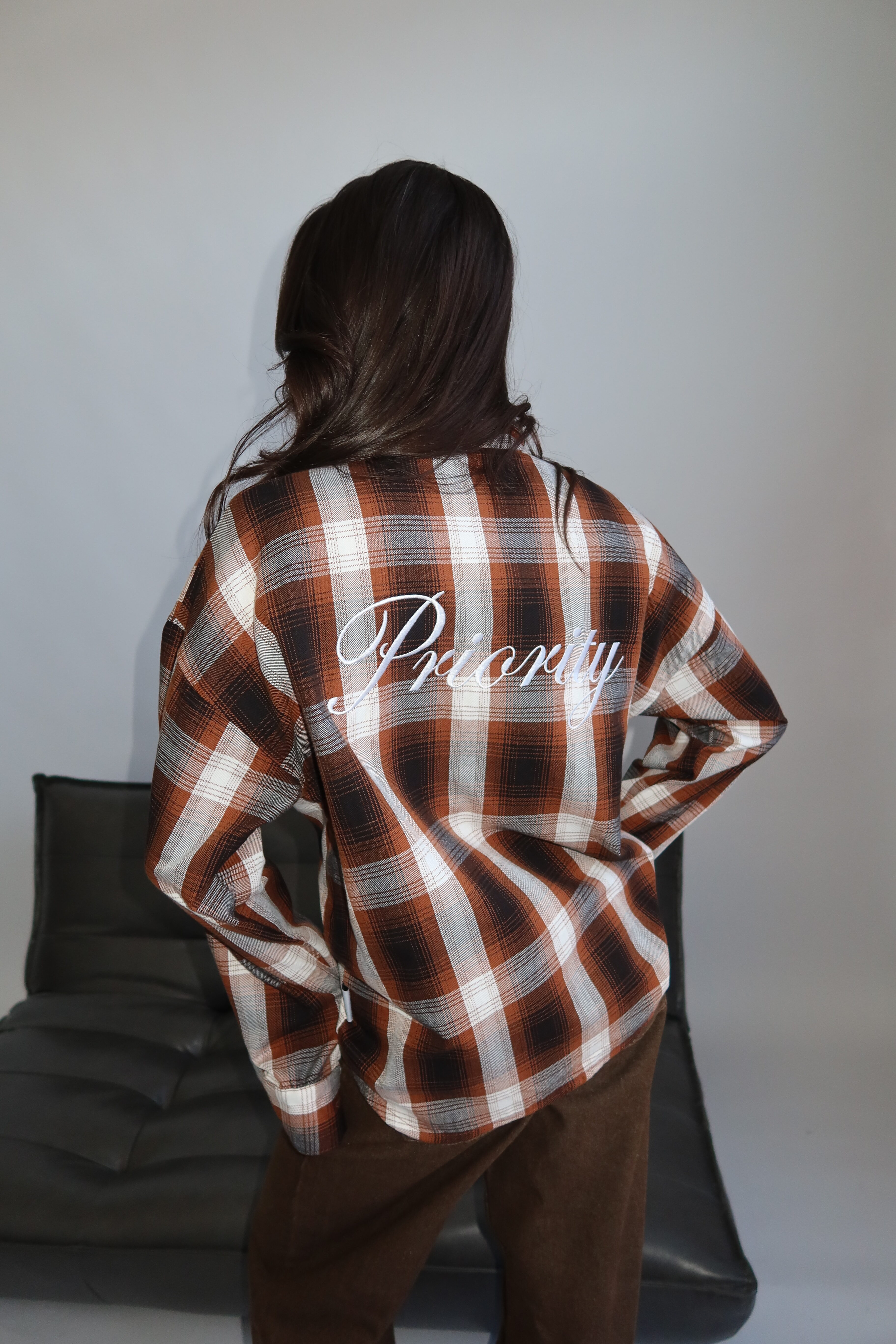 AW25 - PRIORITY CHECKED BLOUSE WITH SNATCH DETAIL AT THE FRONT - BROWN - Image 8