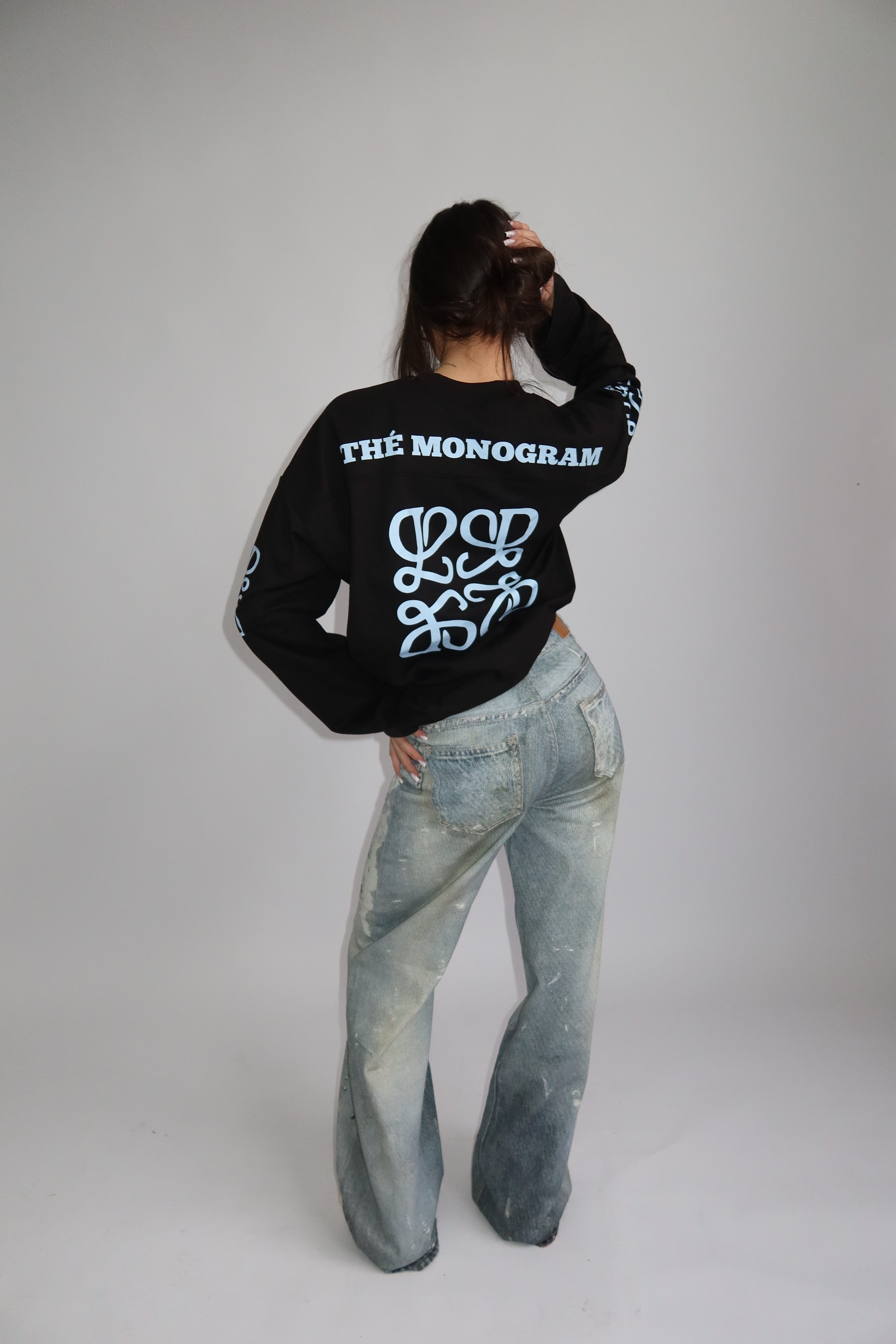 LONGSLEEVE “THÉ MONOGRAM” - ZWART - Image 6