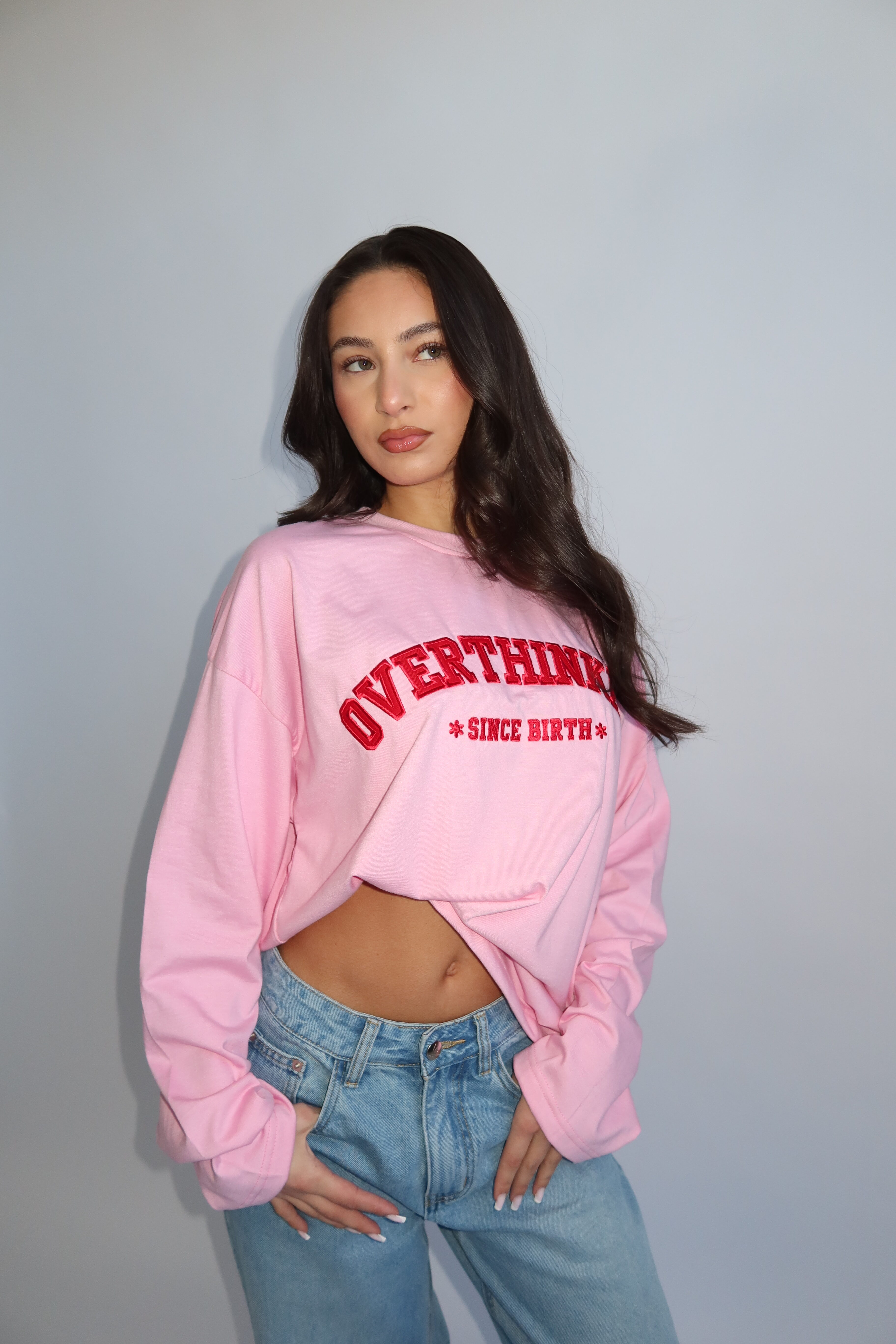LONGSLEEVE “OVERTHINKER” - ROZE - Image 3
