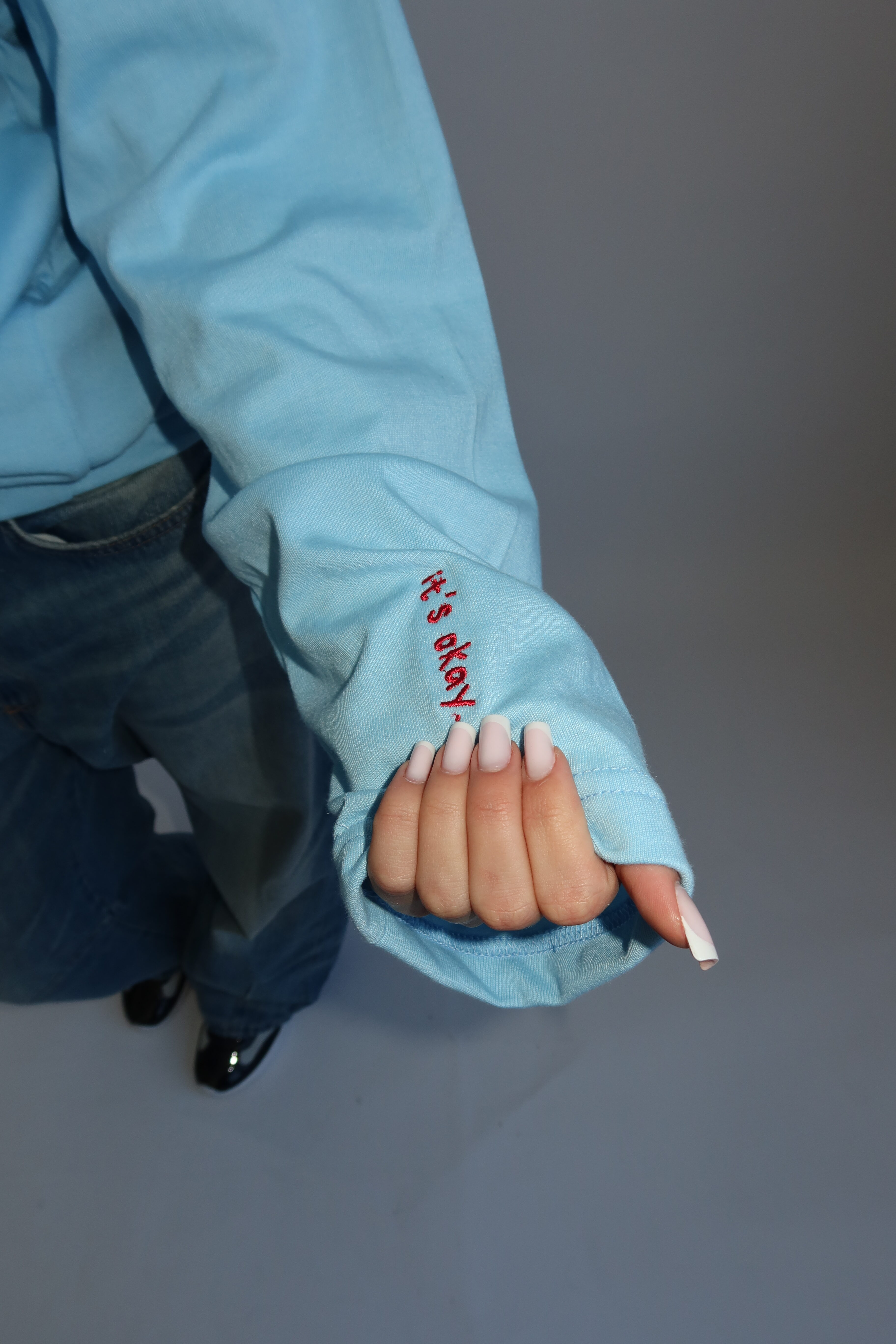 LONGSLEEVE “OVERTHINKER” - LICHTBLAUW - Image 9